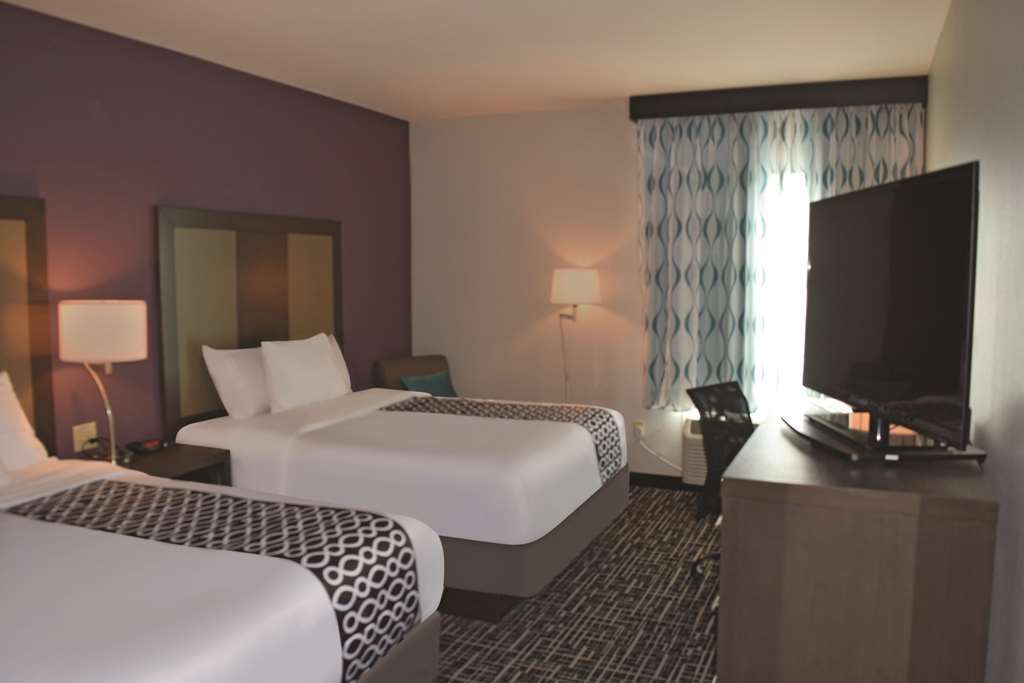La Quinta By Wyndham York Hotel Room photo